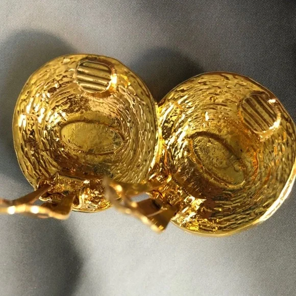 Rare 18K Gold Plated Vintage Auth CHANEL CC Round Disk Logo  Clip On Earrings - Picture 3 of 8